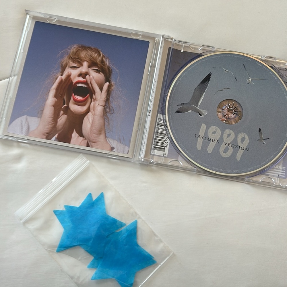 Taylor Swift The Eras Tour Tote Bag & Movie Exclusive Cup w 1989 (tv) CD - Picture 10 of 11
